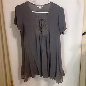 Simply Noel Grey Thin Crepe Tunic Top Size S/M (8-10). From Hallmark